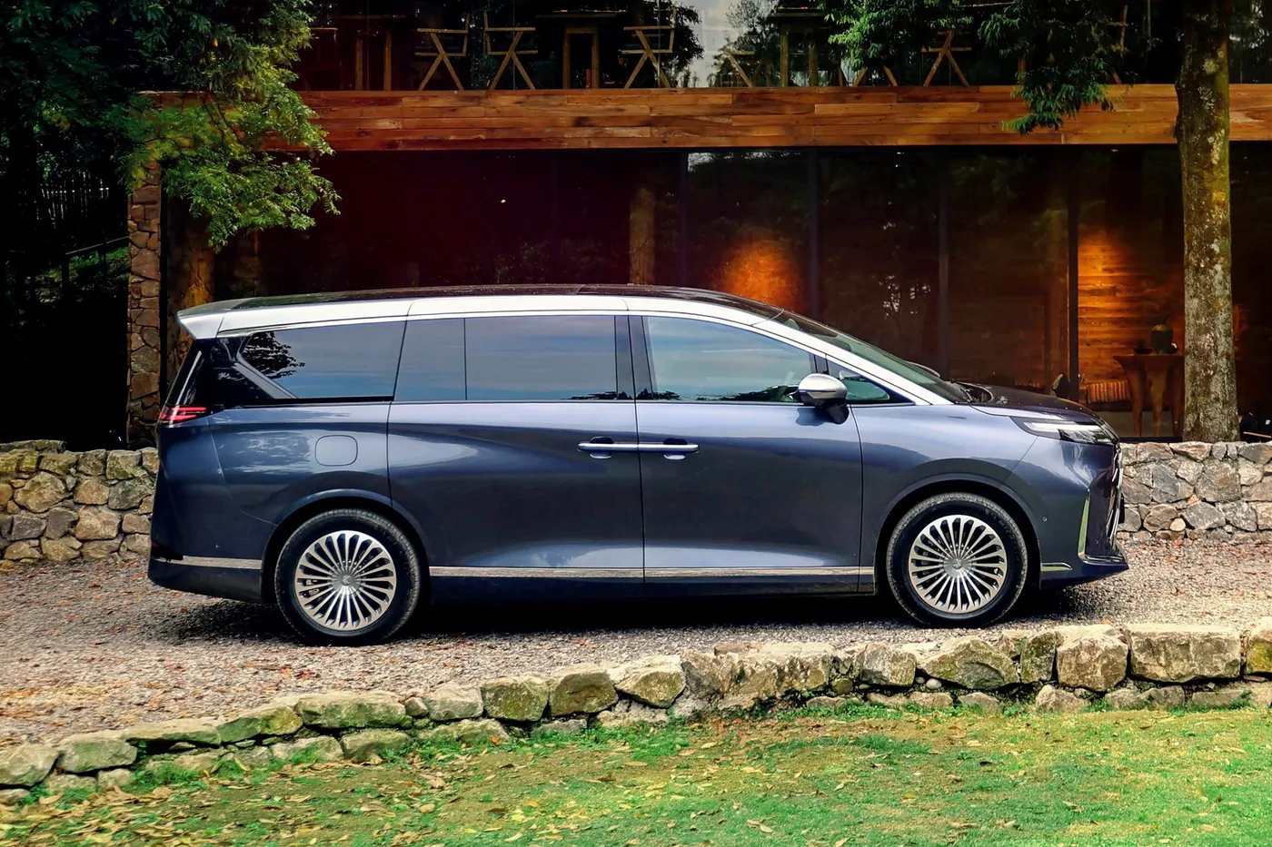 Arcfox Wendao V9: BAIC's Premium EREV MPV — photo 3