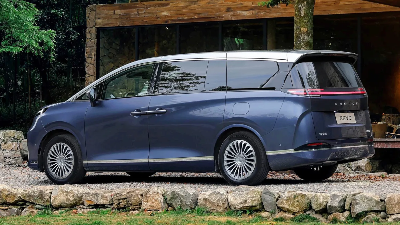 Arcfox Wendao V9: BAIC's Premium EREV MPV — photo 10