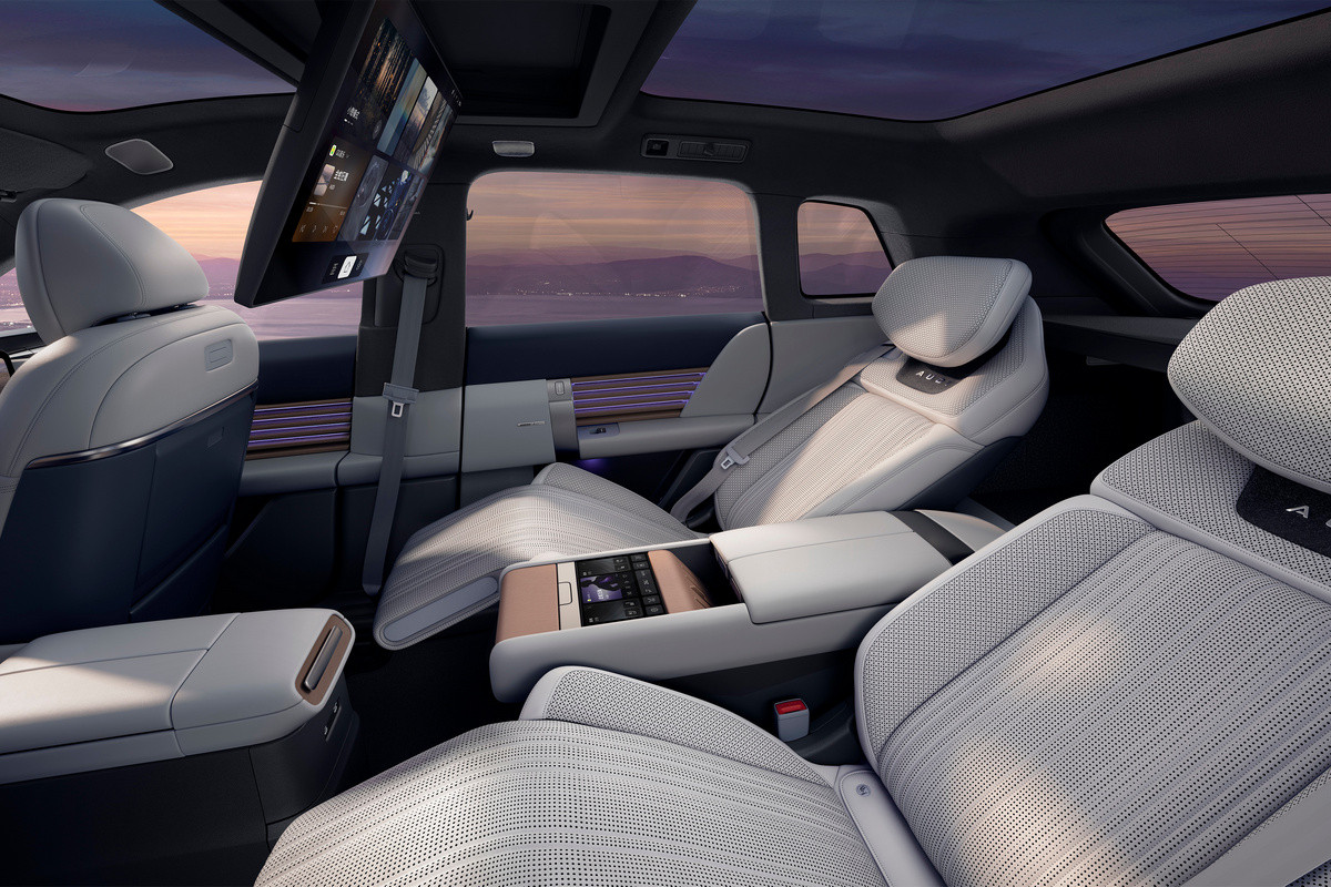 Audi E7X — Large Electric Crossover for China — photo 8