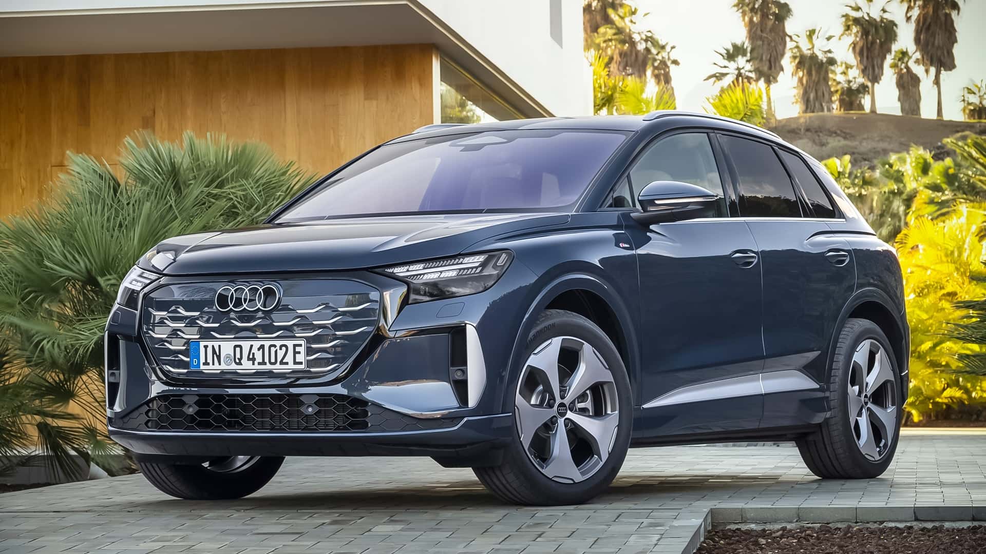 2027 Audi Q4 E-Tron: V2L, 185 kW Charging, and a Merged Screen — Orders from June — photo 6