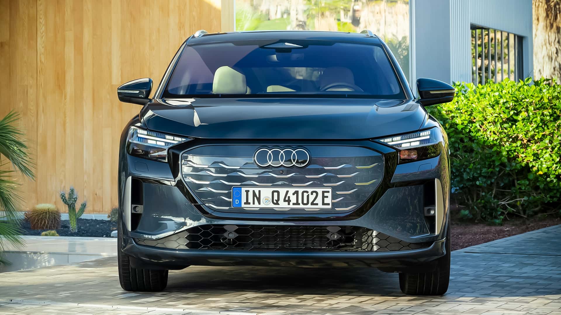 2027 Audi Q4 E-Tron: V2L, 185 kW Charging, and a Merged Screen — Orders from June — photo 8