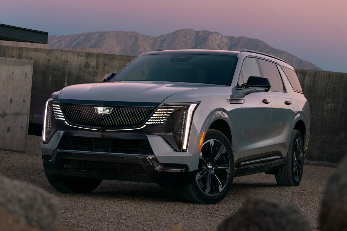Cadillac Escalade IQL: 205 kWh Extended Electric Flagship from $132,695 — photo 2